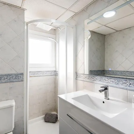 Appartement Magic Of The Ocean, Front Line In Playamar-parking, Sea Views, Pool, Tenis, Paddle, Wifi And Aircon *