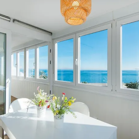 Apartamento Magic Of The Ocean, Front Line In Playamar-parking, Sea Views, Pool, Tenis, Paddle, Wifi And Aircon