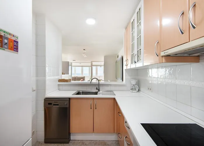 Magic Of The Ocean, Front Line In Playamar-parking, Sea Views, Pool, Tenis, Paddle, Wifi And Aircon Appartement Torremolinos