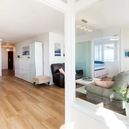 Magic Of The Ocean, Front Line In Playamar-parking, Sea Views, Pool, Tenis, Paddle, Wifi And Aircon דירה טורמולינוס