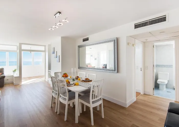 Magic Of The Ocean, Front Line In Playamar-parking, Sea Views, Pool, Tenis, Paddle, Wifi And Aircon Appartamento Torremolinos