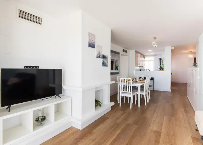 Magic Of The Ocean, Front Line In Playamar-parking, Sea Views, Pool, Tenis, Paddle, Wifi And Aircon Apartamento *