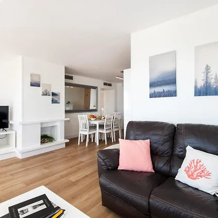 Magic Of The Ocean, Front Line In Playamar-parking, Sea Views, Pool, Tenis, Paddle, Wifi And Aircon Lejlighed