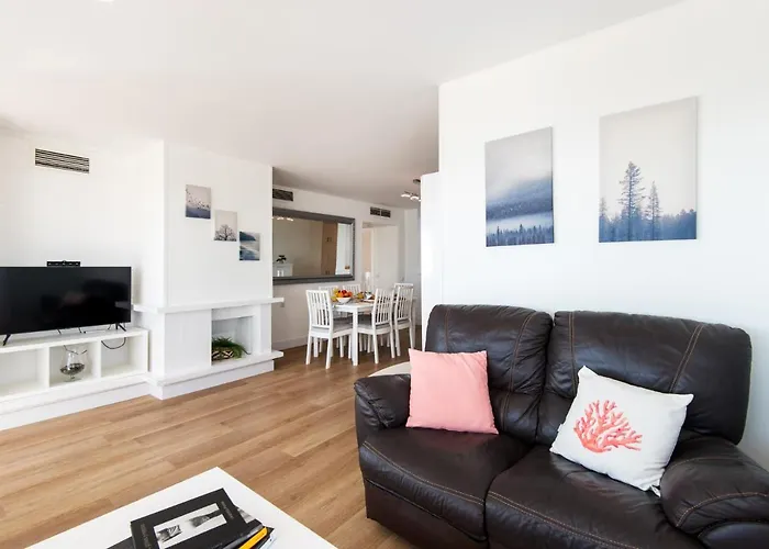 Magic Of The Ocean, Front Line In Playamar-parking, Sea Views, Pool, Tenis, Paddle, Wifi And Aircon Lejlighed